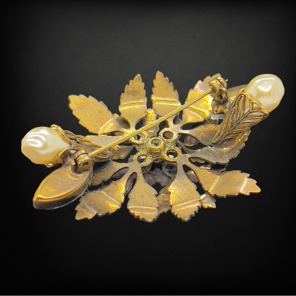 Vintage Possibly Unsigned Haskell Brass, Faux Pearl & Crystal Leaf Brooch - Picture 4 of 6